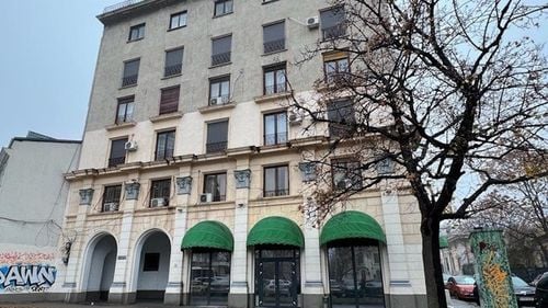 Bani pentru refacerea caselor memoriale, gărilor de patrimoniu şi a muzeelor în aer liber dintr-o taxă specială numită Timbrul Monumentelor Istorice instituită din 2007