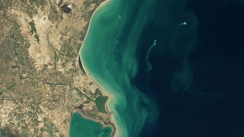 Oamenii de știință ruși confirmă descoperirea unei insule complet necunoscute în Marea Caspică, însă nu au reușit încă să debarce pe ea