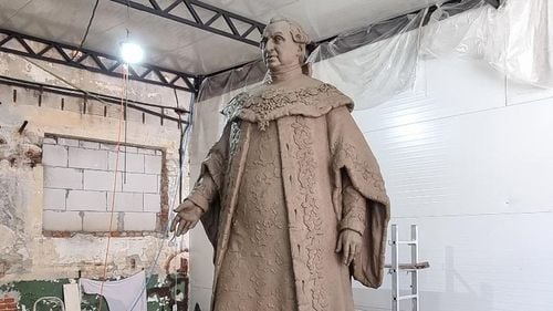 Proiect privat în valoare de 100 de mii de euro: O statuie a baronului Samuel von Brukenthal înaltă de 3 metri va fi amplasata în Piața Mare din Sibiu la sfârșitul lunii august