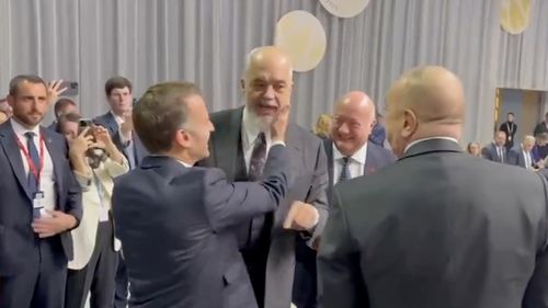VIDEO Într-o discuție cu Macron, premierul Albaniei îl trolează pe Donald Trump, la summitul liderilor europeni, pentru confuzia dintre Armenia și Albania