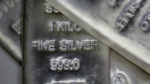 Argintul a trecut de 50 de dolari uncia, cel mai ridicat nivel din ultimele decenii