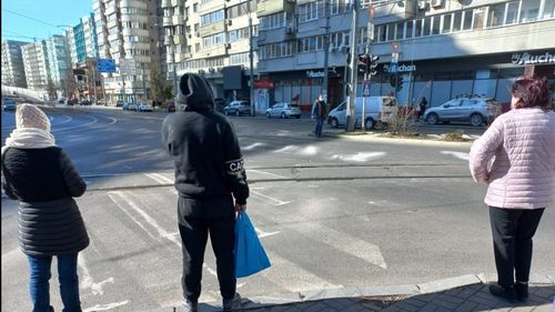 O femeie și un copil, accidentați pe o trecere de pietoni în Tulcea