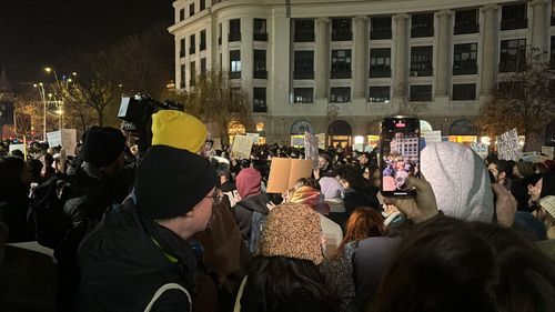 Mesajele Revoluţiei încă prezente pe clădirea Universităţii din Bucureşti, în pericol. „Avem datoria morală să salvăm aceste semne pentru generaţiile viitoare”, atrag atenția organizații ale societății civile