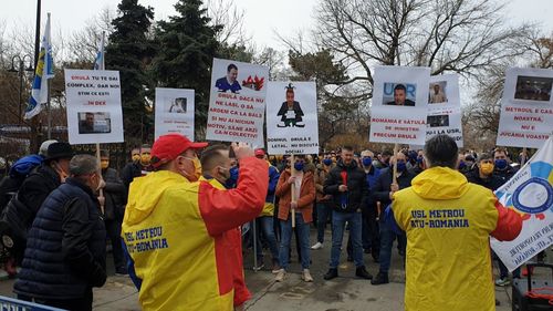 VIDEO Câteva zeci de sindicaliști de la Metrorex au protestat la Ministerul Transporturilor după ce ministrul Drulă a început verificarea creșterilor masive de salarii în anul pandemiei