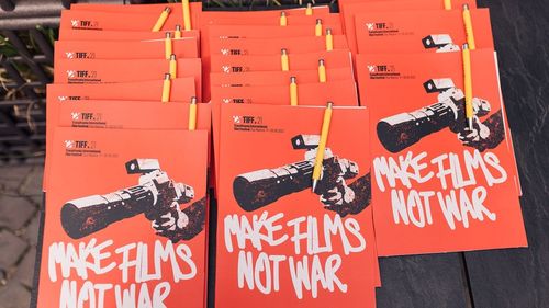 TIFF lansează un apel la pace în campania de imagine pentru ediția din acest an: „Make Films, Not War!”