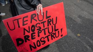 George Simion: Legislația actuală cu privire la avort e suficientă / Statul trebuie să intervină în consilierea tinerelor mame, când trebuie să ia o asemenea decizie, pentru că rămân traumatizate