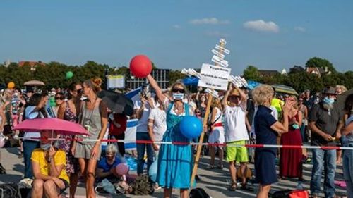 Manifestaţii împotriva restricțiilor în Germania şi în Polonia/ 10.000 de persoane au ieșit în Munchen la protest