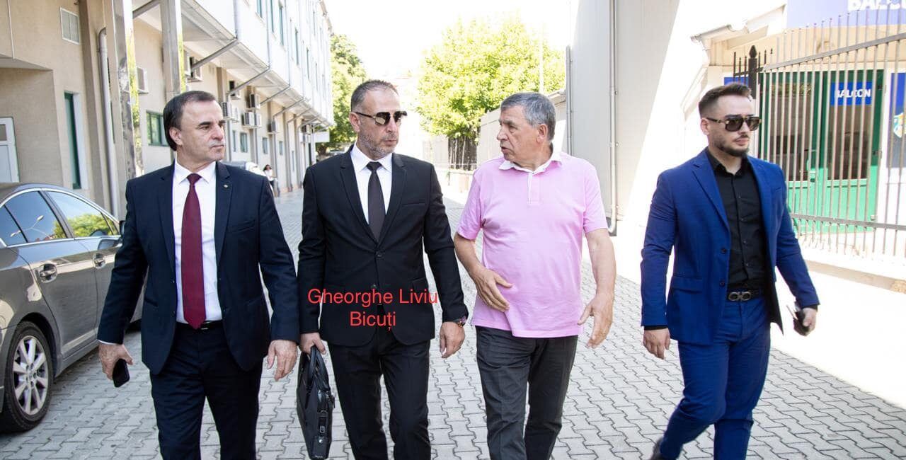 EXCLUSIV / SURSE: Una dintre firmele percheziționate de Parchetul European pentru presupusa fraudare a unui proiect al Consiliului Județean Ilfov din PNRR îi aparține lui Liviu Bicuți. El e cercetat penal deja pentru trucarea fotografiilor cu Nicușor Dan, Florian Coldea și Victor Ponta