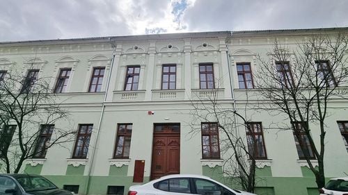 Bihor: Eparhia Reformată din Oradea a acceptat să primească și români în clădirea sa, după lungi dispute privind cerința inițială de a transfera doar clase maghiare din Şcoala Nicolae Bălcescu