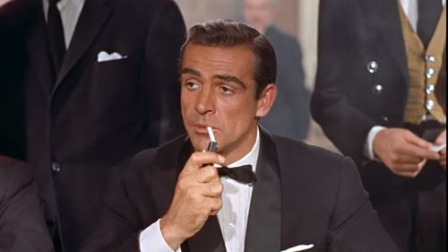 Video Pistolul folosit de Sean Connery în primul "James Bond", vândut la licitație pentru 256.000 de dolari