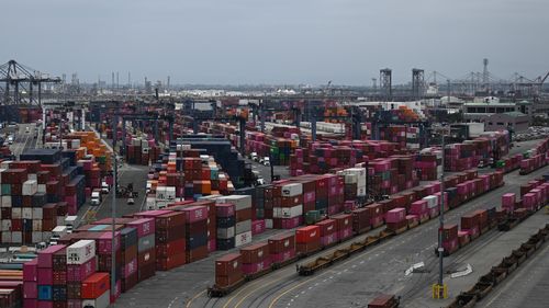 Tarifele impuse Chinei încep să aibă efecte: Volumul transporturilor de mărfuri în portul Los Angeles va scădea cu 35% săptămâna viitoare