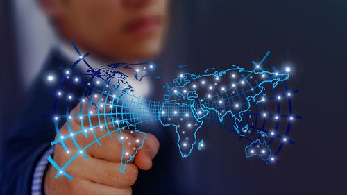 Alianța invizibilă care a devenit coșmarul hackerilor. De ce își unesc forțele autoritățile și companiile de securitate informatică (P)