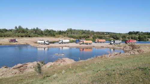 Revolta unor botoșăneni după ce a apărut o balastieră pe malul Siretului / Localnicii cer intervenția de urgență a Ministerului Mediului / Primarul: Sunt proprietari, să vedem dacă aveau nevoie și de o autorizație