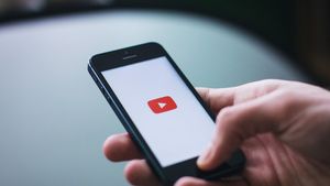 YouTube lansează un fond de 100 de milioane de dolari pentru a plăti creatorii care produc video-uri de succes pentru noul serviciu Shorts
