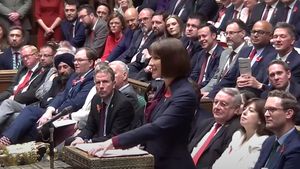 Ministra britanică de Finanţe, prima femeie pe acest post din istoria UK: Taxele vor fi majorate cu 40 de miliarde de lire sterline