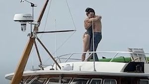 Justin Trudeau surprins cu Katy Perry: sărutări și îmbrățișări pe iahtul cântăreței / Fostul premier al Canadei e divorțat din 2023