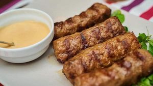 EXCLUSIV Micii duși de Ciolacu premierului bavarez provin de la restaurantul La Cocoșatu / Pe lângă mititei, Markus Söder a primit și un coș cu produse tradiționale, furnizat de o firmă din Argeș