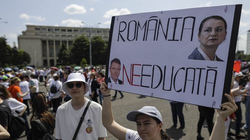 LIVE Mii de profesori au protestat în fața Palatului Cotroceni / Liderii sindicatelor din educație anunță posibila „detensionare a situației” după întâlnirea cu președintele Iohannis, protestatarii au replicat „Nu cedăm” / Miercuri continuă greva generală din școli