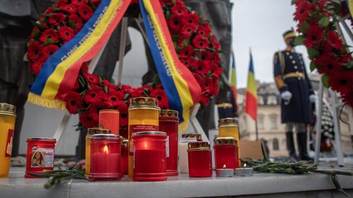 Timişoara: Comemorarea eroilor Revoluţiei din 1989, cu proiecţii de filme, reculegere cu candele, depuneri de coroane, concert rock şi sunetul sirenelor de alarmare publică / 17 decembrie - zi de doliu / Programul complet