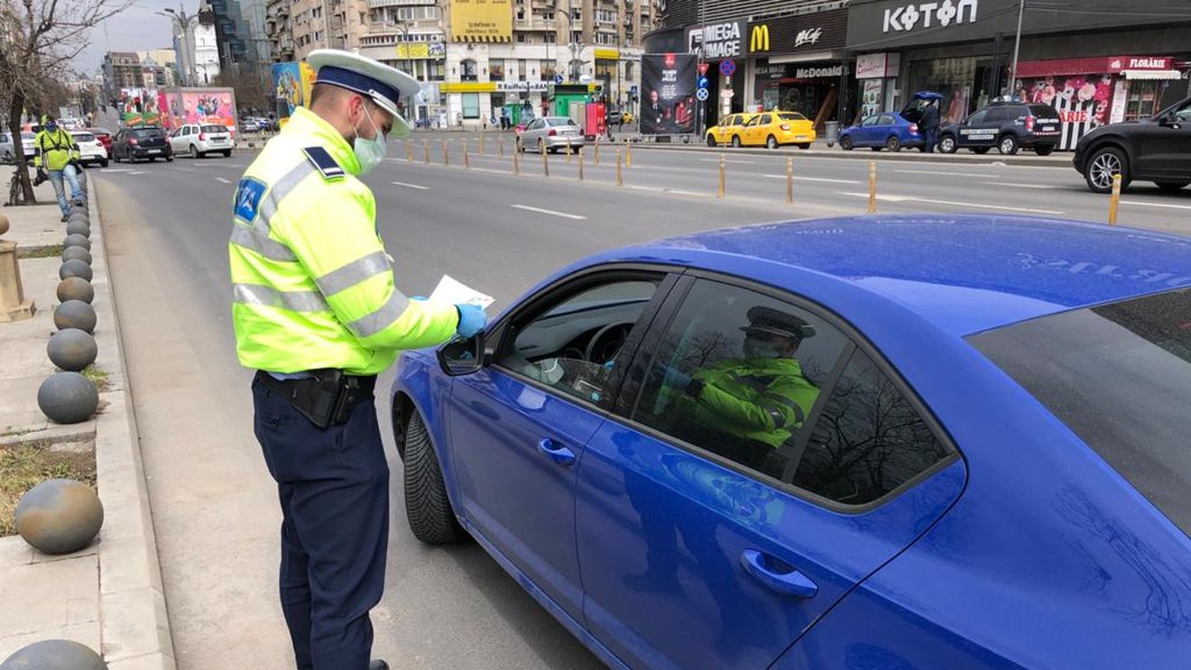 Un român și-a scos peștișorul în pungă la plimbare ca să fenteze interdicția de circulație