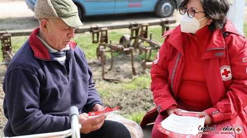 (P) Sărăcia înrăutățește pandemia. Pentru că nu și le permit, 8 122 de familii nevoiașe au primit pachete cu produse de igienă