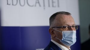 Sorin Cîmpeanu, în urma negocierilor cu PSD: ”Nu am identificat puncte de divergență/ Trebuie să identificăm soluția pentru asigurarea protecției sanitare, dar și prezența fizică în școli”
