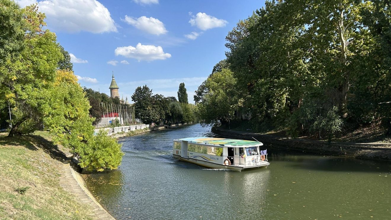 Se reiau cursele cu vaporetele pe Bega spre ecluza din Sânmihaiu Român