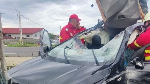 Accident cu cinci autovehicule în județul Mehedinți: O persoană a murit, alte două transportate la Urgență