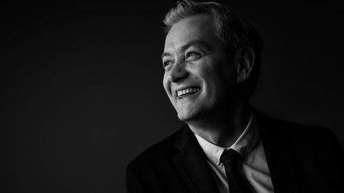 Cine este Robert Biedron, candidatul de stânga care vrea să dărâme conservatorii și liberalii în alegerile europarlamentare din Polonia