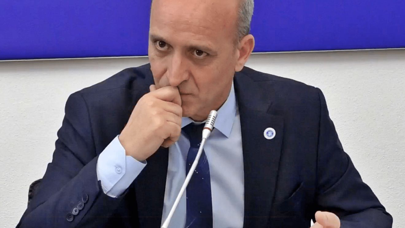 Motivele invocate oficial pentru organizarea Bacalaureat 2025 în timpul cursurilor: canicula, înscrierea la universități străine, supraaglomerarea de examene organizate de minister vara