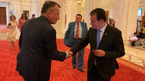 Paul Stănescu explică ironic cum a ajutat Opoziția la vot: Am votat din greșeală. Nu mi-am dat seama, pur și simplu am greșit