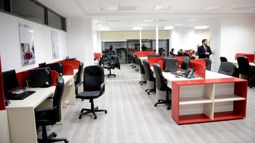 STUDIU Ritmul de scădere la cererea pentru spații de birouri s-a redus în trimestrul al doilea față de primul, când piața s-a prăbușit cu 50% / Cine sunt campionii închirierii din București