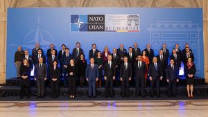 Şeful diplomaţiei spaniole, Jose Manuel Albares, testat pozitiv la COVID după ce a participat la reuniuni OSCE în Polonia şi NATO în România