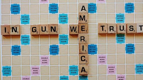 Joe Biden a semnat legea privind reglementarea armelor de foc, cea mai importantă din ultimii aproape 30 de ani