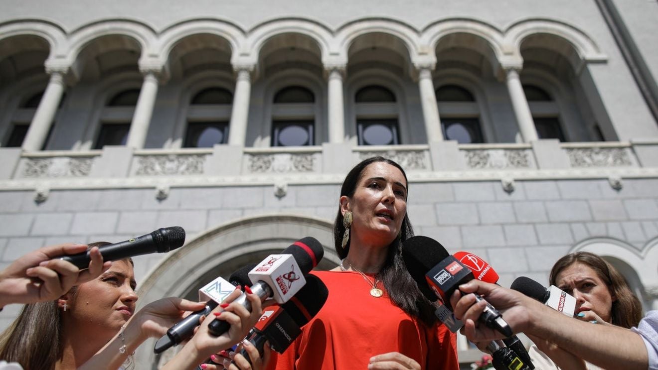 Clotilde Armand, atac dur la Sebastian Burduja: ”Ministrul Cercetării refuză, din nou, digitalizarea Primăriei/ Acest personaj detestabil depune plângere împotriva mea pentru că atenţie eu blochez digitalizarea Primăriei”