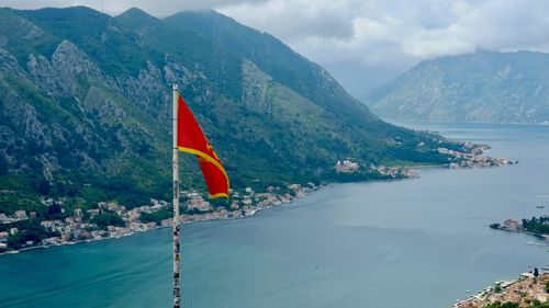 Comisarul european pentru extindere: Muntenegrul ar putea adera la UE în 2028, Albania, ceva mai târziu