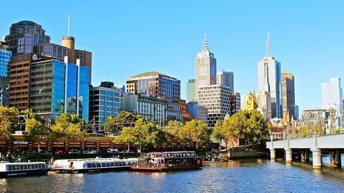 Poliţia australiană anunţă arestarea şi inculparea unui individ acuzat de incendierea unei sinagogi la Melbourne