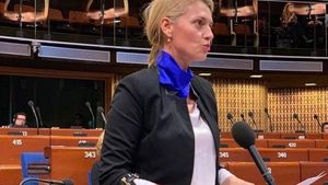 Acuzații dure în PNL. Alina Gorghiu: Suflu nou și modern înseamnă să ai curajul de a demisiona când pierzi parlamentarele, să nu iei singur decizii de care apoi ajunge să le fie rușine membrilor PNL / Florin Roman: Ludovic Orban se plimbă singur prin ţară pentru că nu i-a plăcut meritocraţia, ci slugărnicia