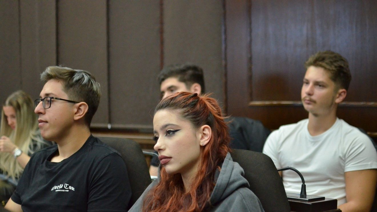 Cum se pot feri tinerii de știrile false în super anul electoral 2024? Studenții de la Universitatea Ovidius au discutat cu jurnaliștii Veridica și istoricul Daniel Citirigă/ ”Creatorii de fake news nu au foarte multă imaginație”