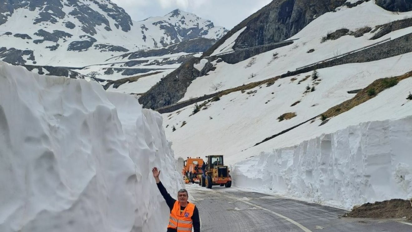 VIDEO Prima deszăpezire din această toamnă, pe DN7C - Transfăgărăşan