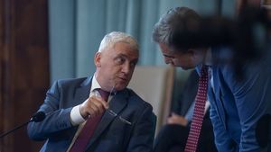 PSD se pregătește să saboteze eventualele alegeri anticipate. Vârf de lance pare a fi președintele Autorității Electorale Permanente, Adrian Țuțuianu