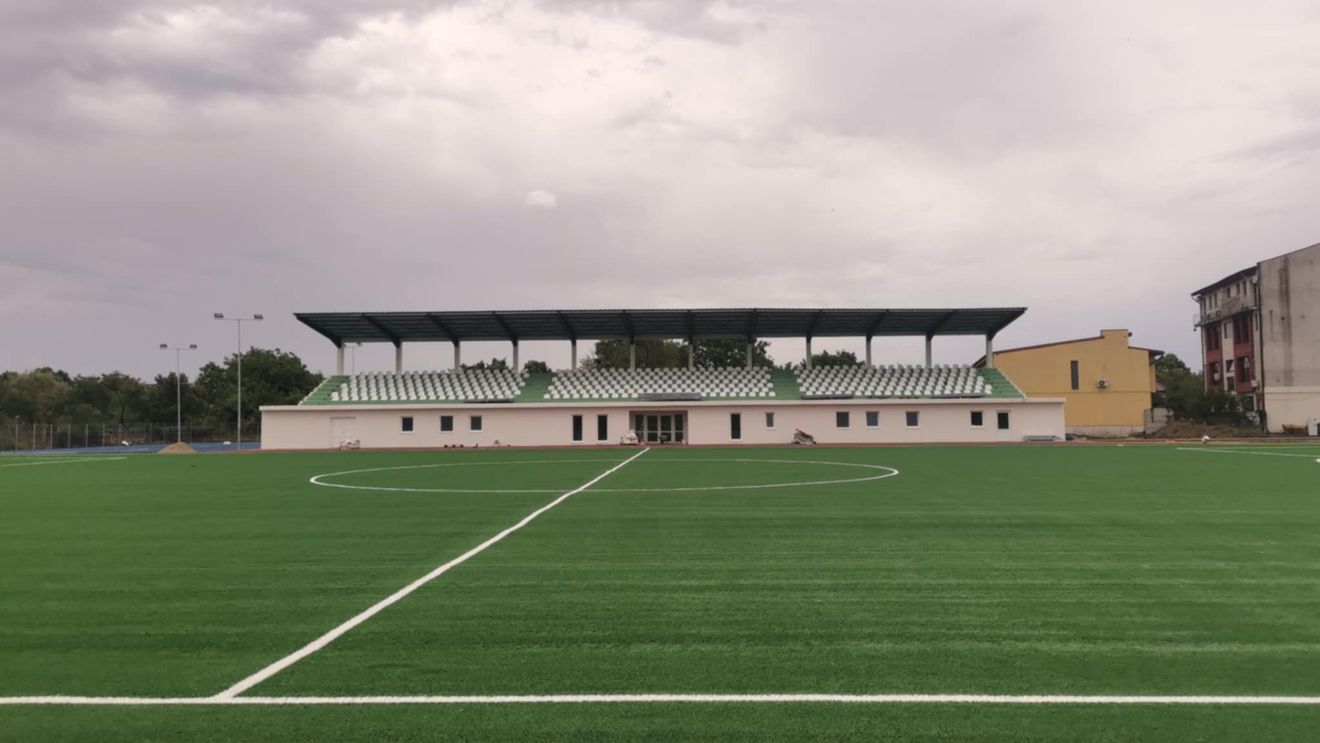 VIDEO FOTO Cel mai cochet stadion din Timișoara este aproape finalizat / Va avea tribună acoperită cu 417 locuri, gazon artificial, nocturnă și teren de atletism