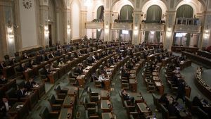 EXCLUSIV Un consilier parlamentar la Senat, fan AUR și Călin Georgescu, a recunoscut săvârșirea infracțiunilor de înșelăciune și fals în declarații. În dosar sunt inculpate și alte angajate ale Senatului, prejudiciul fiind de milioane de lei