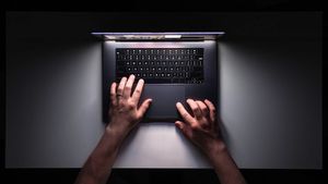Industria IT din România contribuie cu 7% la PIB / Numai 5% dintre companii folosesc AI