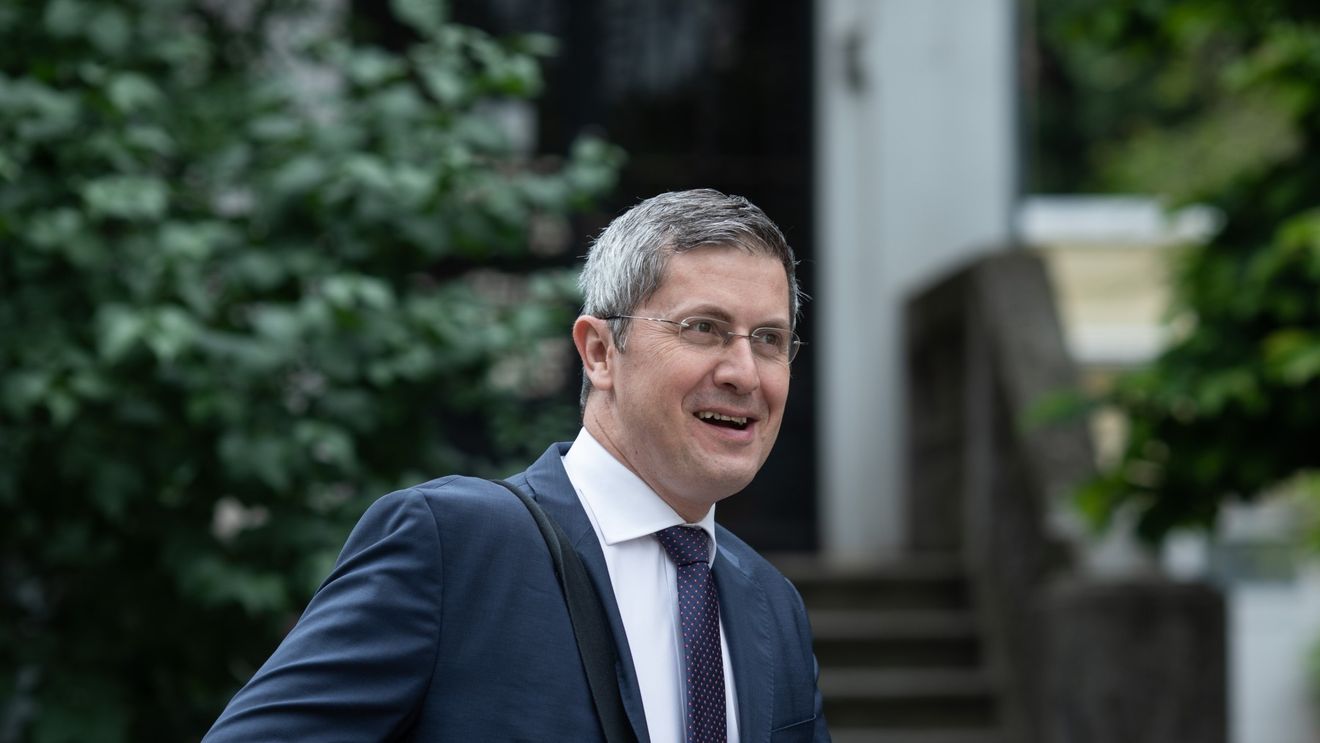 Dan Barna, implicat într-un accident rutier în Capitală, în timp ce se afla pe o trotinetă electrică: „Am fost acroșat de o mașină pe o trecere de pietoni semaforizată. Starea mea de sănătate este bună”