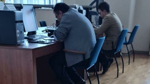 Iulian Bulai anunță că USR a început transcrierea tezei de doctorat a lui Lucian Bode/ Ministrul anunțase că teza e publică și va da în judecată pe oricine mai spune că e secretizată/ Teza nu poate fi copiată decât manual