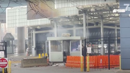 BREAKING Un vehicul a explodat pe podul dintre SUA și Canada / Ar fi vorba de un atentat terorist / Podul a fost închis pe ambele direcții. De asemenea, au fost închise alte trei puncte de trecere a frontierei din regiune