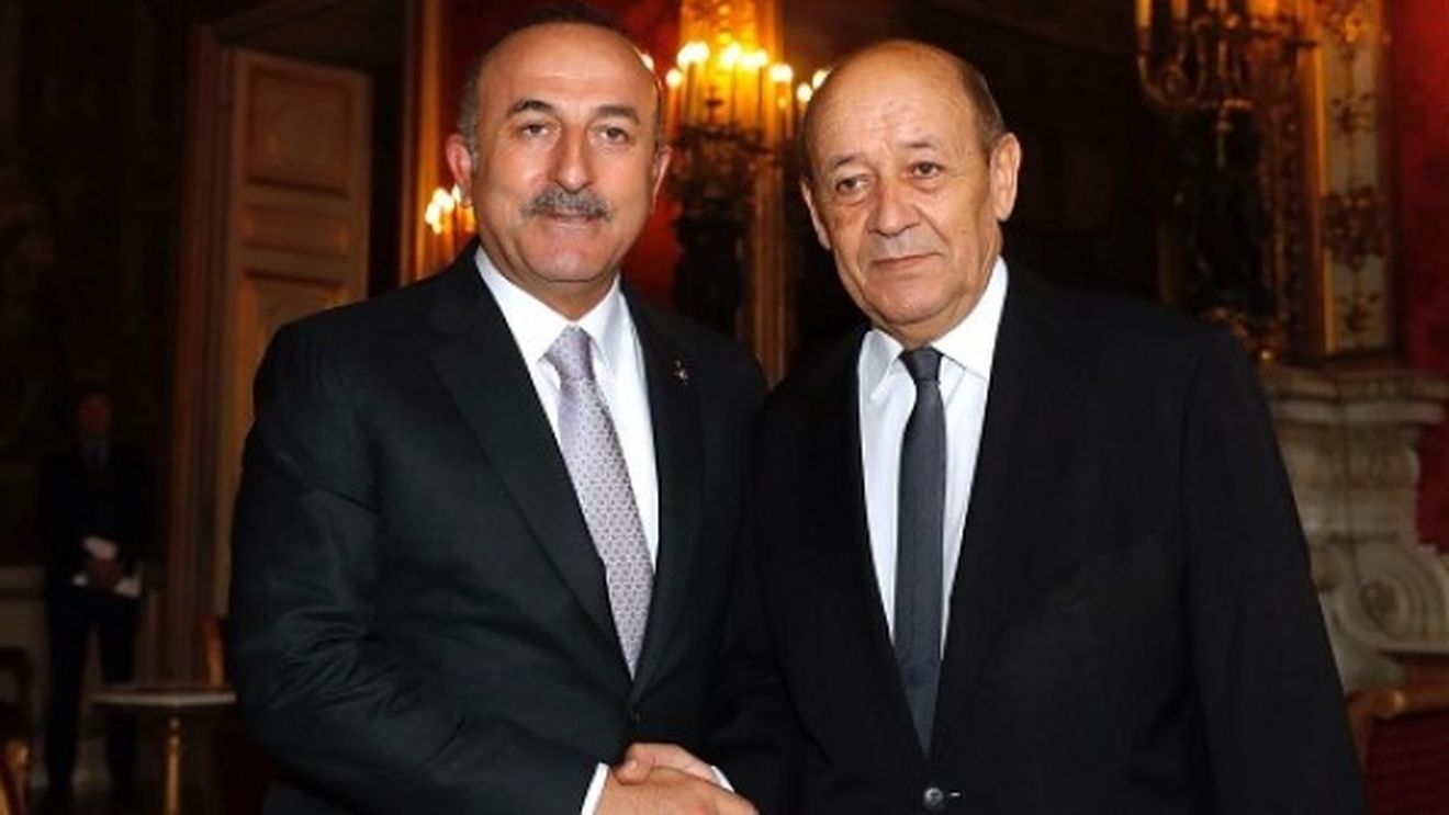 După lungi tensiuni cu Franța, ministrul turc de externe Mevlut Cavusoglu se întâlnește la Paris cu omologul său Jean-Yves Le Drian