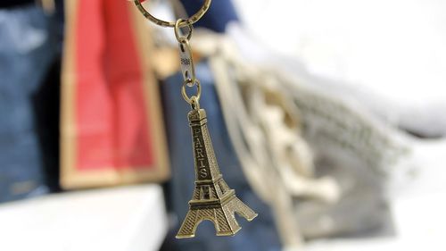 Turiştii americani profită de deprecierea euro pentru a face cumpărături la magazinele de lux din Paris