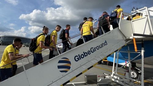 Naţionala de fotbal a României a plecat la Priştina, miercuri, pentru meciul cu reprezentativa din Kosovo